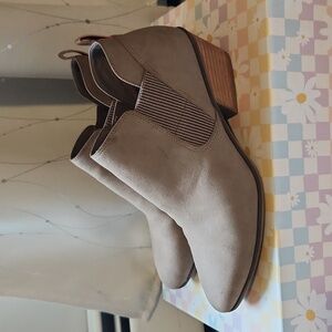 Taupe DrScholl's wedge slip on booties size 10